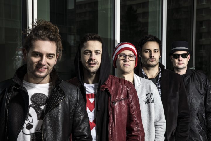 Hvězda Tváře založila kapelu a má i klip: Dlouhovlasý zpěvák se předvedl jako popelář